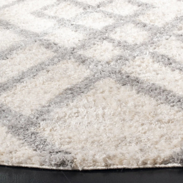 Safavieh Berber Shag 200 5'-3" x 5'-3" Rug in Cream / Grey