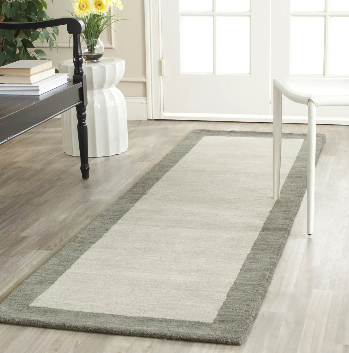 Safavieh Himalaya 2'-3" x 10'-0" Rug in Light Grey / Dark Grey