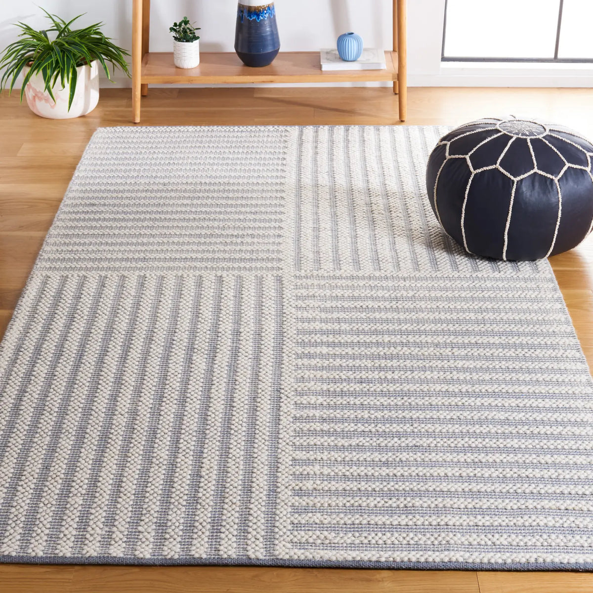 Safavieh Natura 4'-0" x 6'-0" Rug in Ivory / Grey