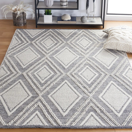 Safavieh Vermont 4'-0" x 6'-0" Rug in Ivory / Navy