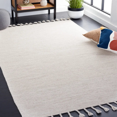 Safavieh Dhurries 4'-0" x 6'-0" Rug in Beige