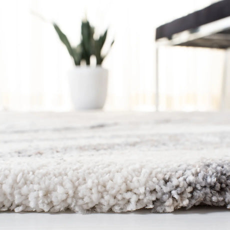 Safavieh Cyrus Shag 4'-5" x 6'-5" Rug in Grey / Beige