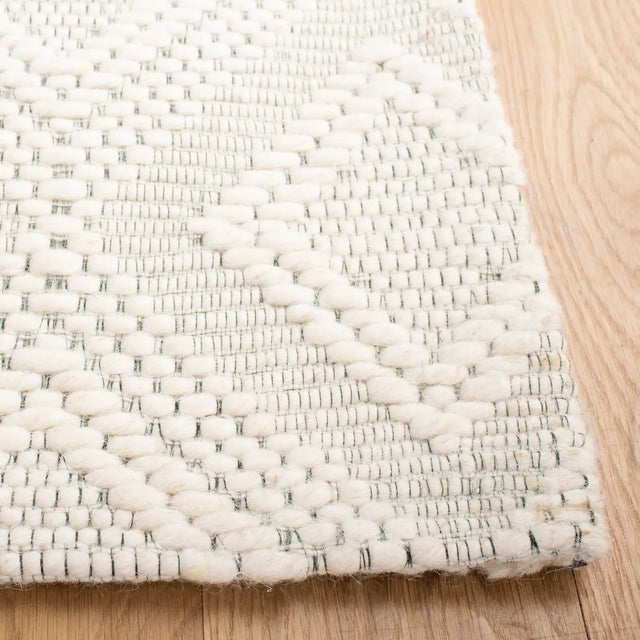 Safavieh Marbella 4'-0" x 6'-0" Rug in Ivory