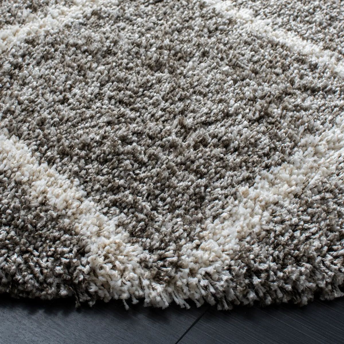 Safavieh Hudson Shag 7'-0" x 7'-0" Rug in Grey / Ivory