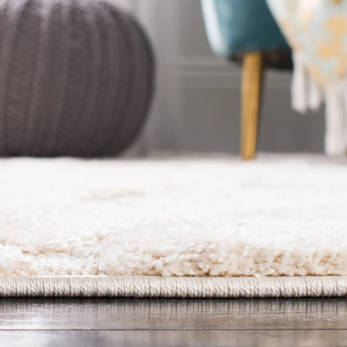 Safavieh Florida Shag 5'-3" x 7'-6" Rug in Creme / Creme