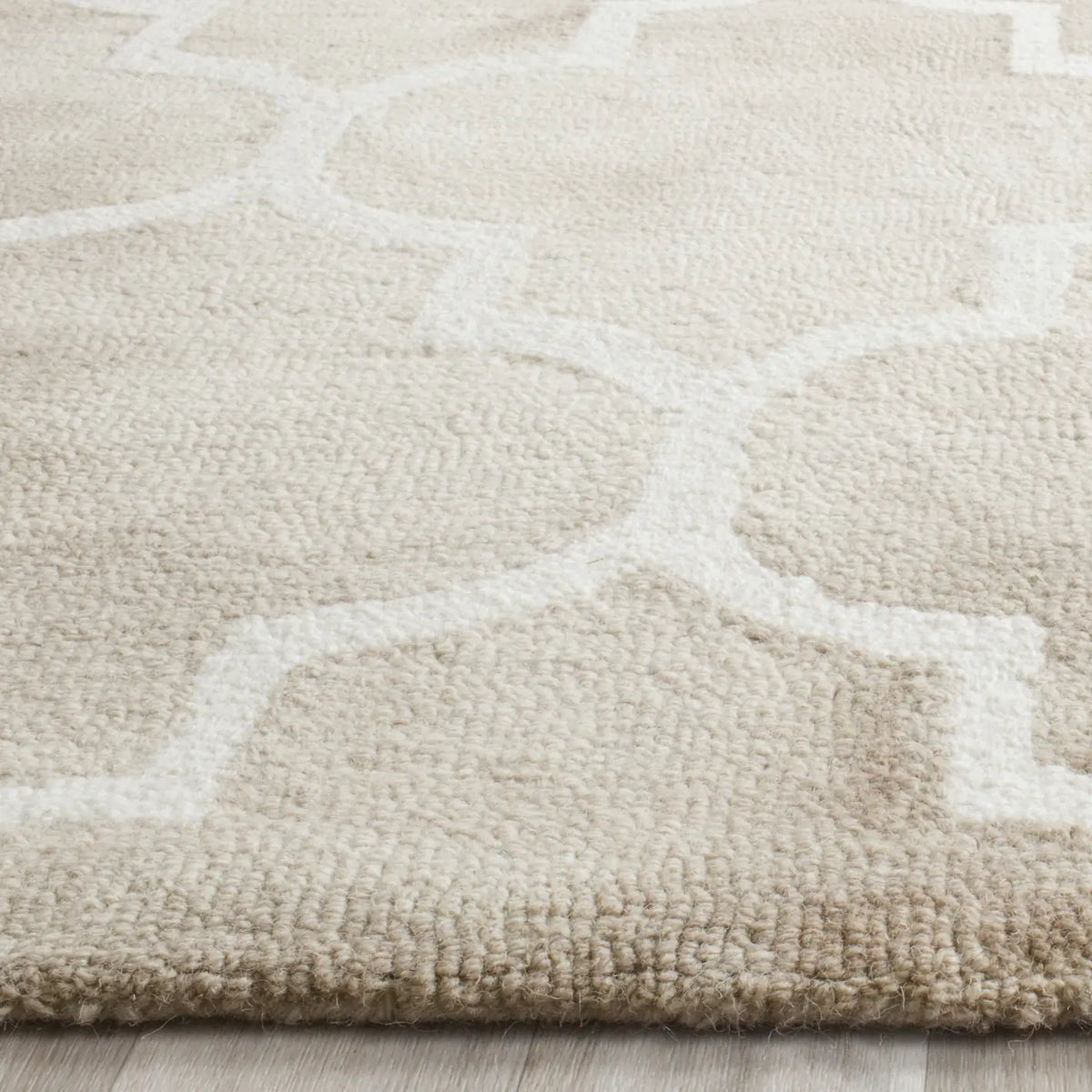 Safavieh Dip Dye 10'-0" x 14'-0" Rug in Beige / Ivory