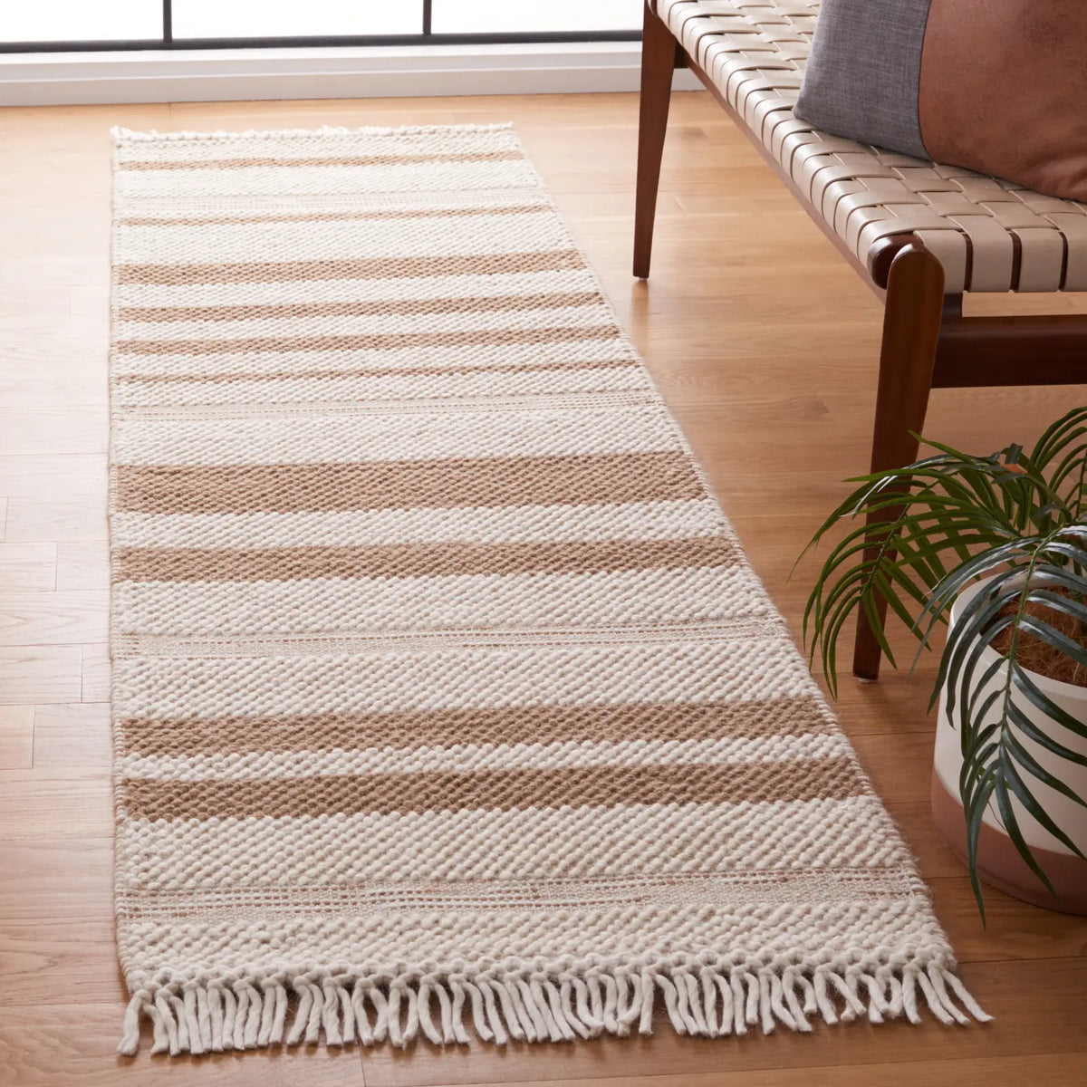 Safavieh Natura 2'-3" x 8'-0" Rug in Ivory / Light Brown
