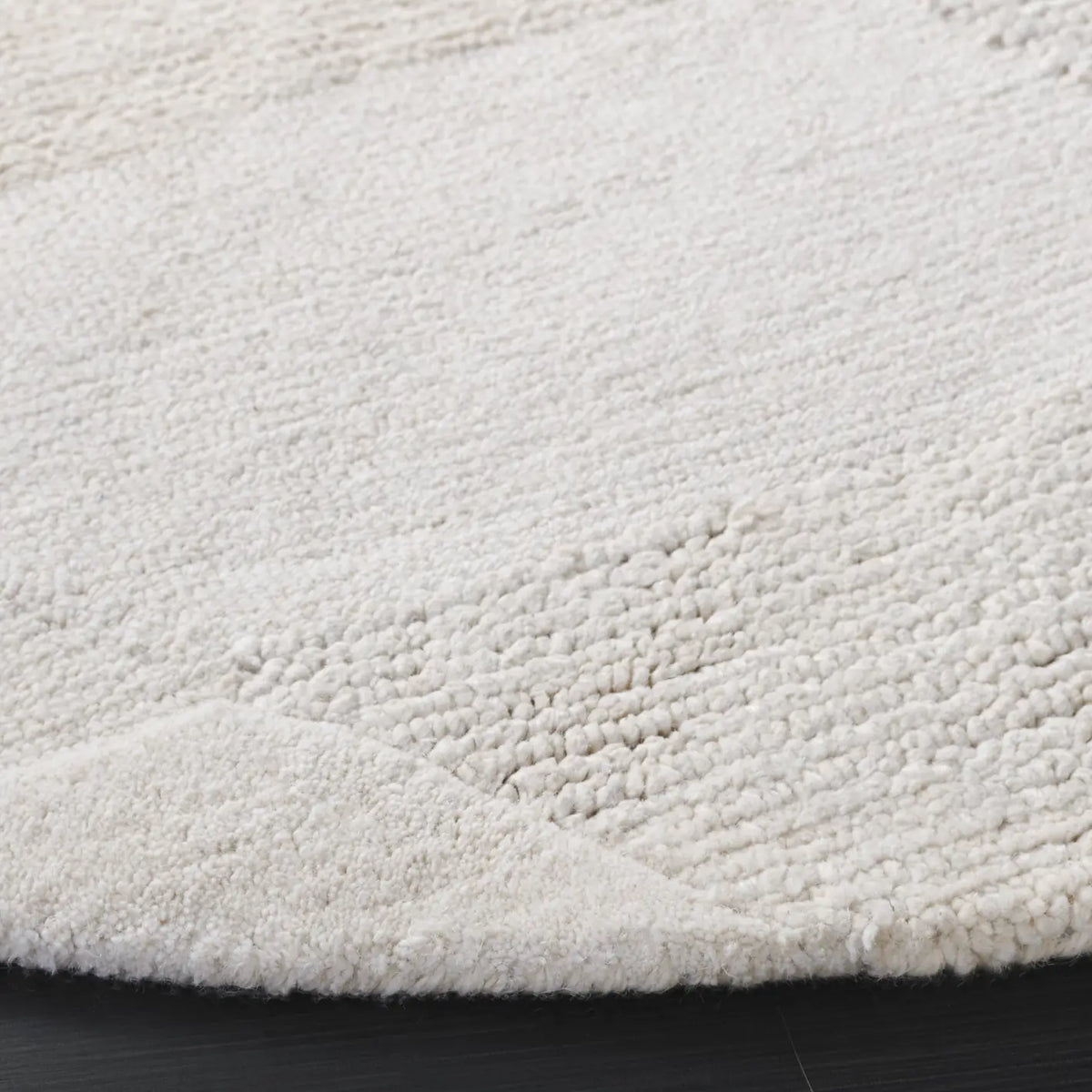 Safavieh Manhattan 6'-0" x 6'-0" Rug in Ivory / Beige