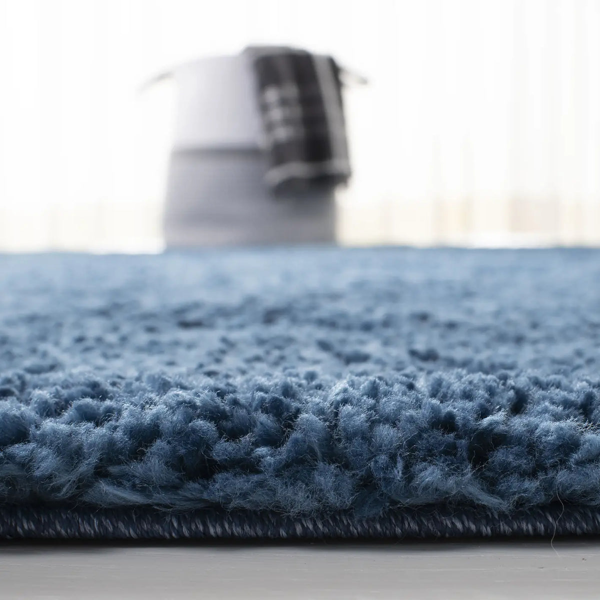 Safavieh August Shag 900 4'-0" x 6'-0" Rug in Navy