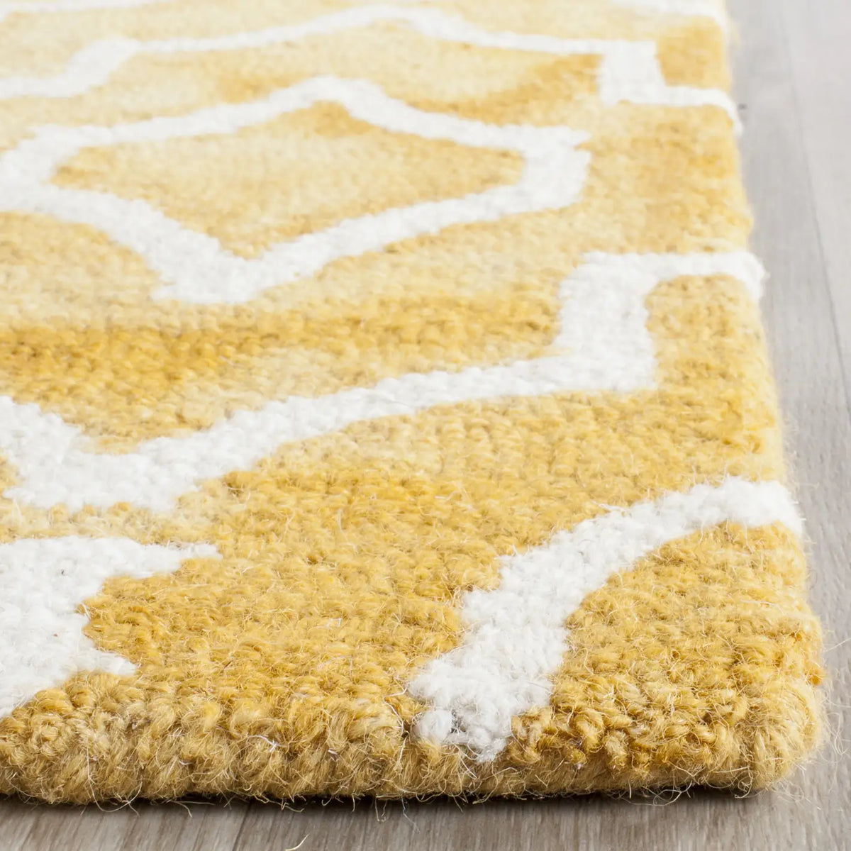 Safavieh Dip Dye 2'-3" x 8'-0" Rug in Gold / Ivory