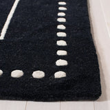 Safavieh Bella 6'-0" x 9'-0" Rug in Black / Ivory