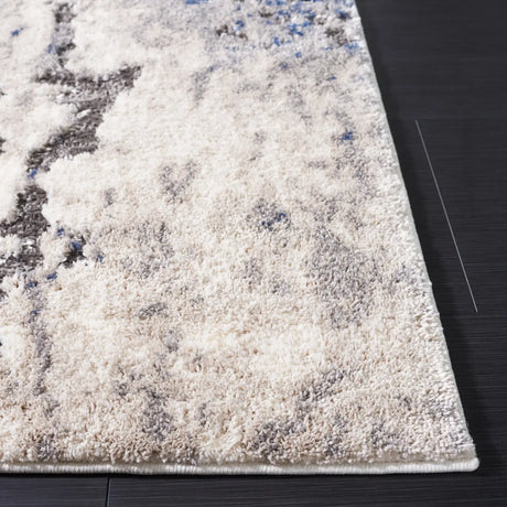 Safavieh Petra 4'-0" x 6'-0" Rug in Ivory / Light Grey