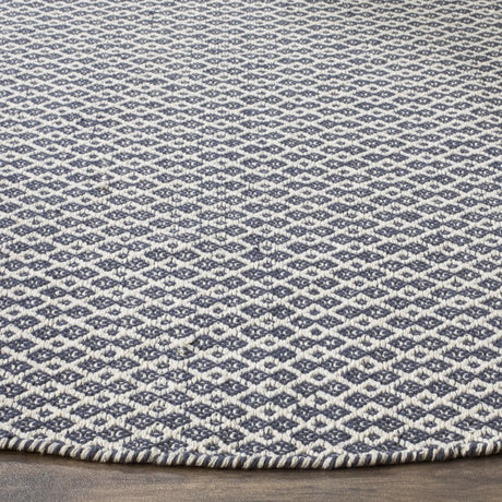 Safavieh Montauk 6'-0" x 6'-0" Rug in Ivory / Navy