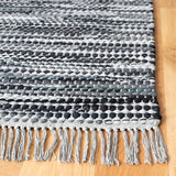 Safavieh Montauk 4'-0" x 6'-0" Rug in Grey / Black