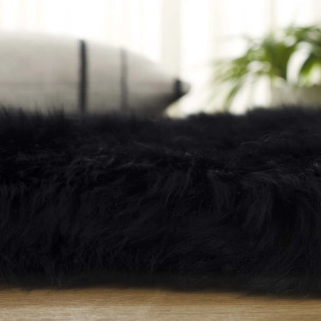 Safavieh Sheep Skin 5'-5" x 7'-7" Rug in Midnight Black