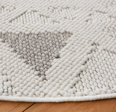 Safavieh Lotus 6'-7" x 6'-7" Rug in Ivory / Dark Grey