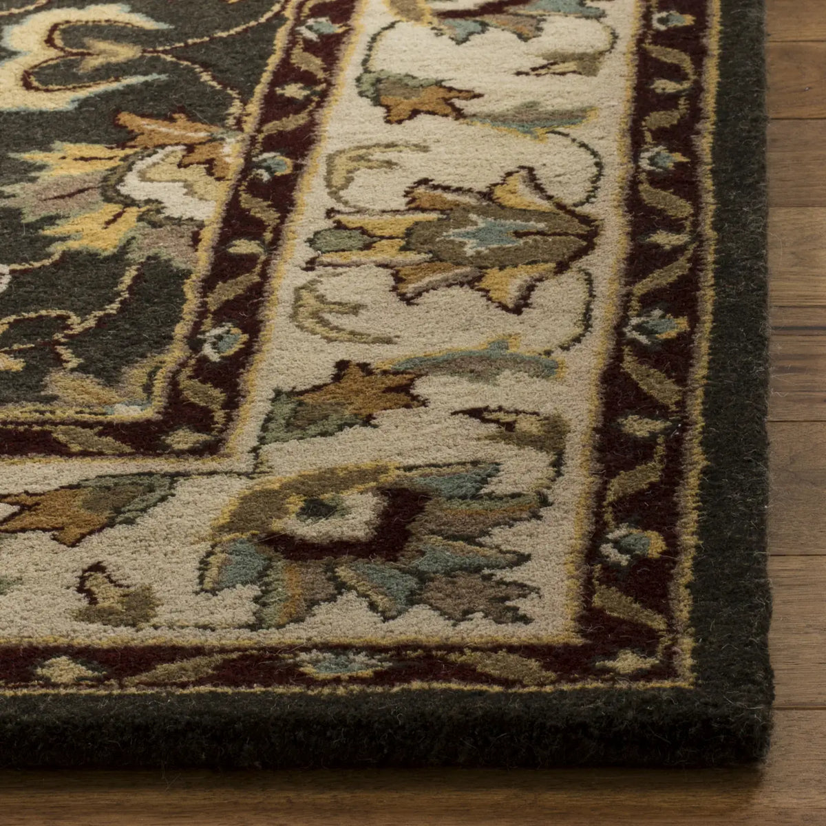 Safavieh Heritage 5'-0" x 8'-0" Rug in Black / Ivory