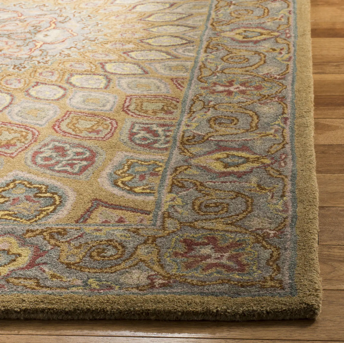 Safavieh Heritage 5'-0" x 8'-0" Rug in Light Brown / Grey