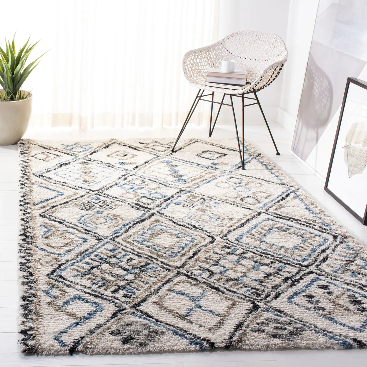 Safavieh Casablanca Shag 5'-0" x 8'-0" Rug in Black / Ivory