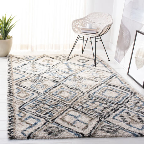 Safavieh Casablanca Shag 5'-0" x 8'-0" Rug in Black / Ivory