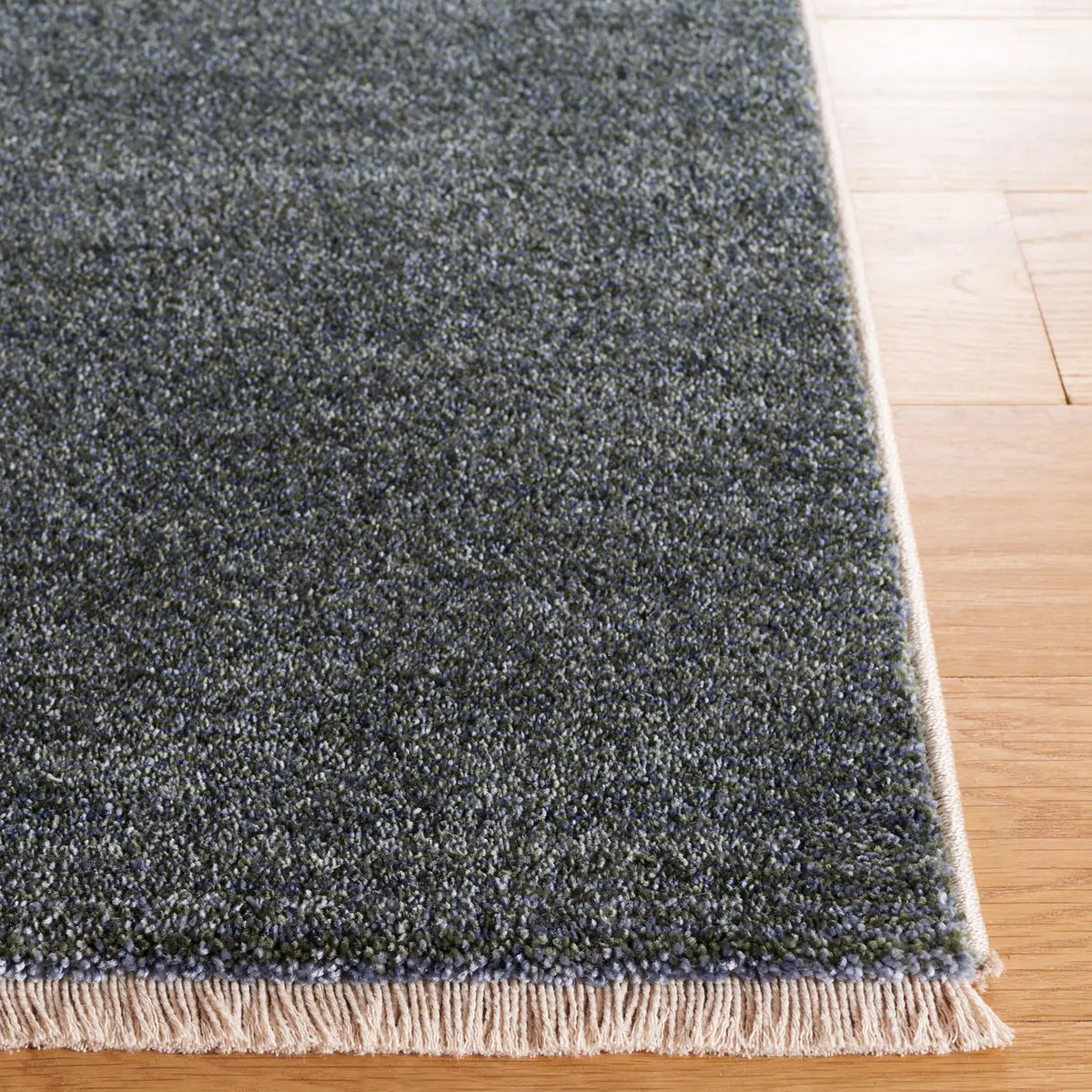 Safavieh Lasa 4'-0" x 6'-0" Rug in Green
