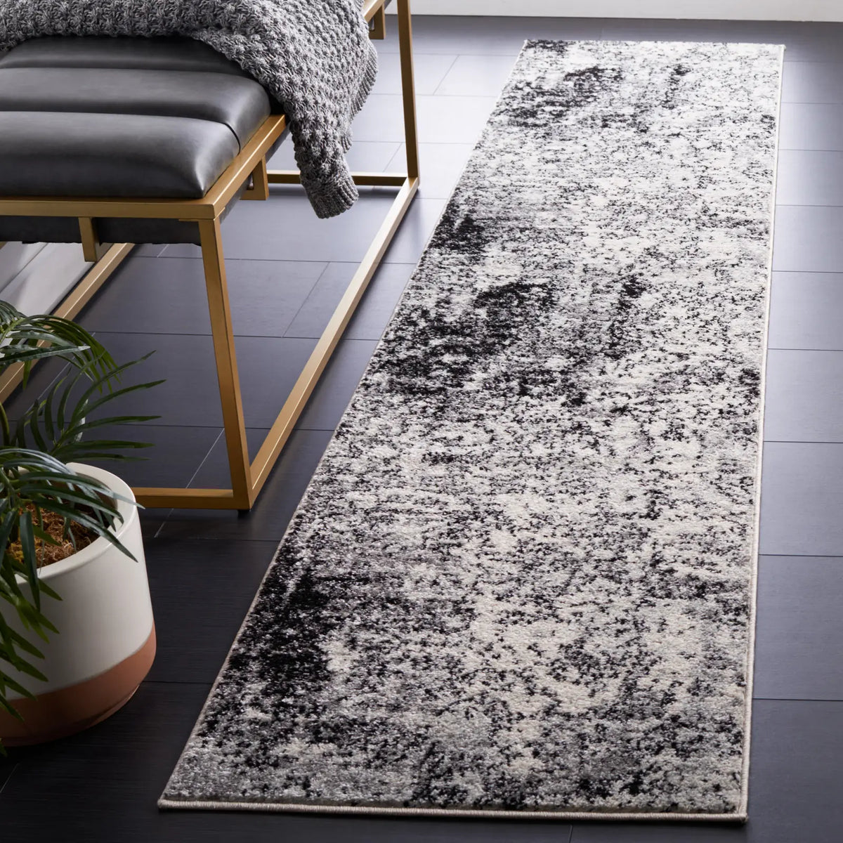 Safavieh Tulum 2'-0" x 9'-0" Rug in Ivory / Black