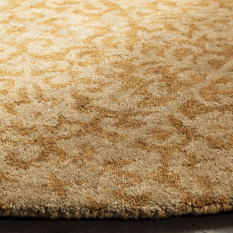 Safavieh Antiquity 6'-0" x 6'-0" Rug in Gold / Beige