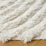 Safavieh Casablanca 7'-0" x 7'-0" Rug in Ivory