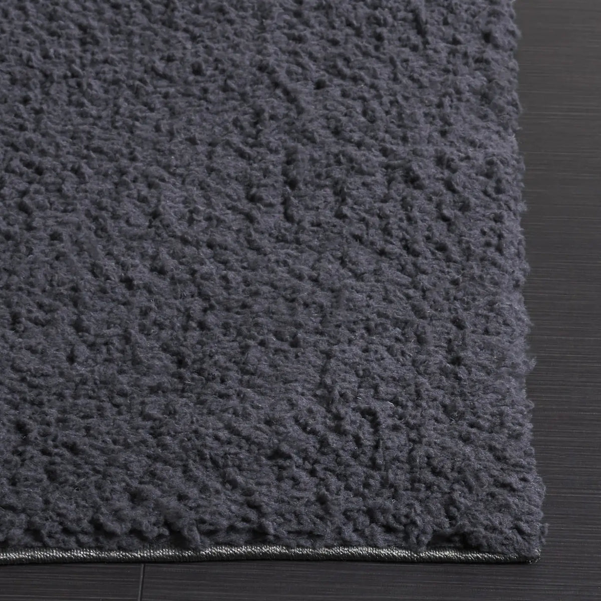 Safavieh Rumi Shag 4'-0" x 6'-0" Rug in Charcoal