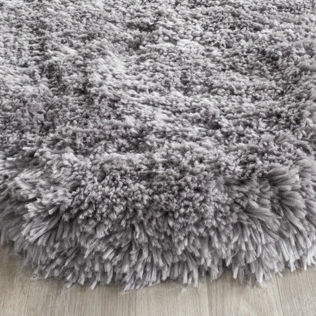 Safavieh Arctic Shag 4'-0" x 6'-0" Rug in Grey