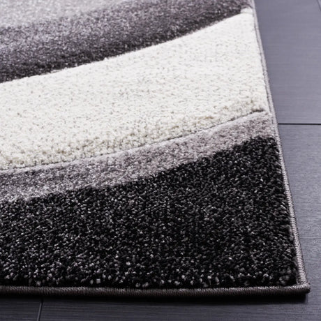 Safavieh Hollywood 4'-0" x 6'-0" Rug in Grey / Ivory