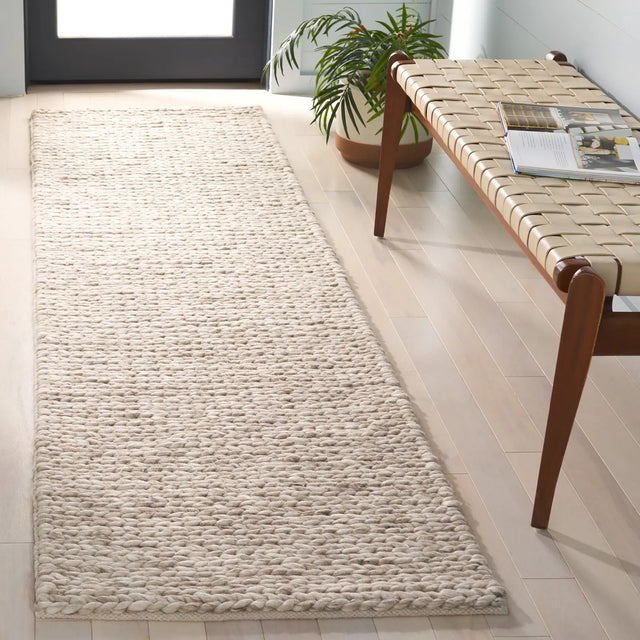 Safavieh Natura 2'-3" x 8'-0" Rug in Beige / Taupe