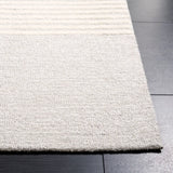 Safavieh Ebony 4'-0" x 6'-0" Rug in Black / Ivory