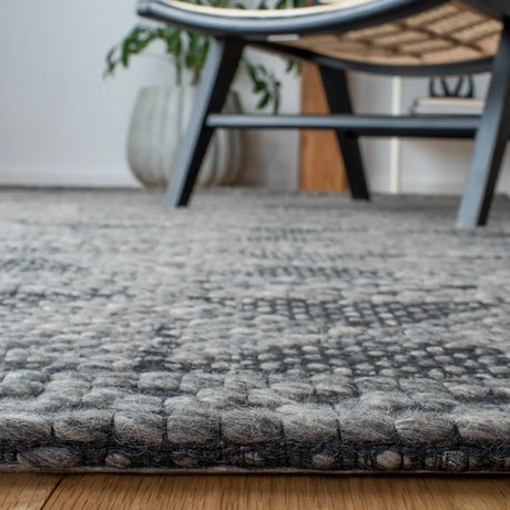 Safavieh Marbella 4'-0" x 6'-0" Rug in Dark Grey