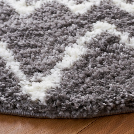 Safavieh Berber Shag 5'-1" x 5'-1" Rug in Light Grey / Cream