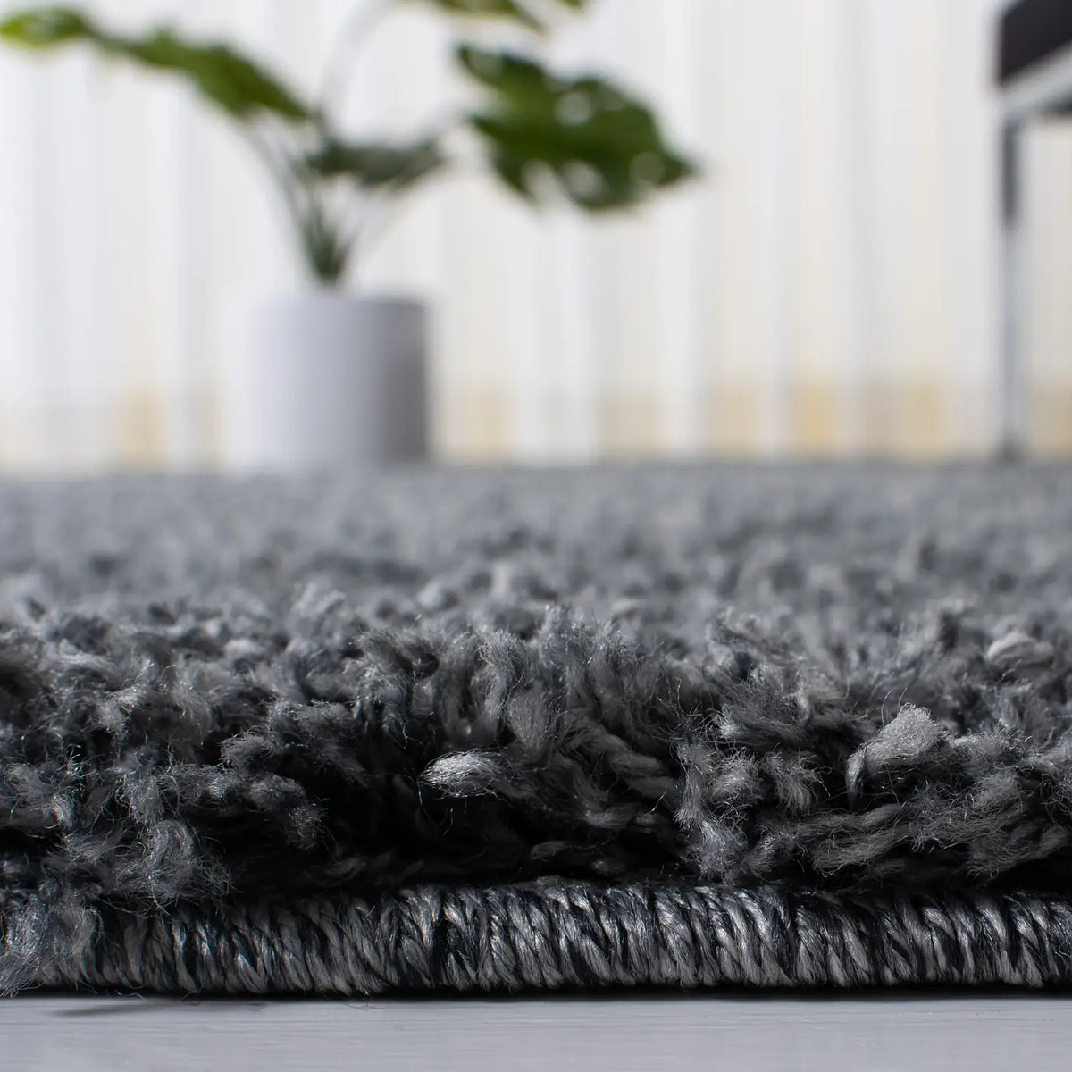 Safavieh Venus Shag 500 4'-0" x 6'-0" Rug in Dark Grey