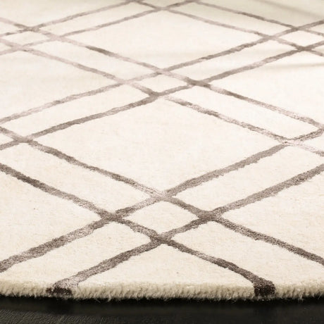 Safavieh Himalaya 6'-0" x 6'-0" Rug in Ivory / Dark Grey