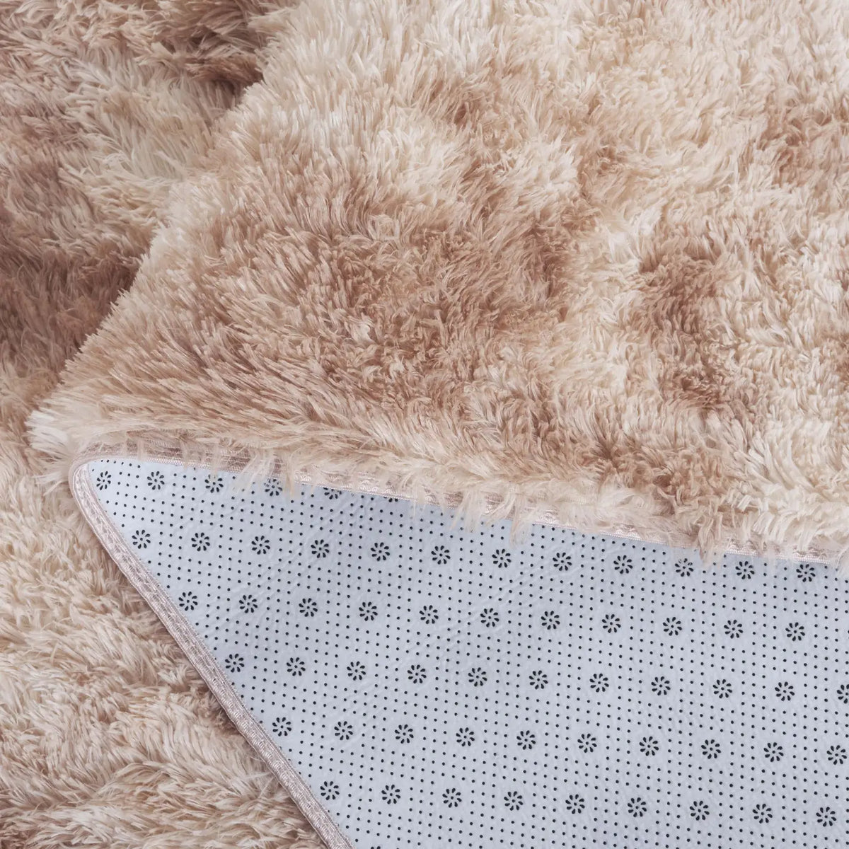 Safavieh Rainbow Shag 4'-0" x 6'-0" Rug in Beige