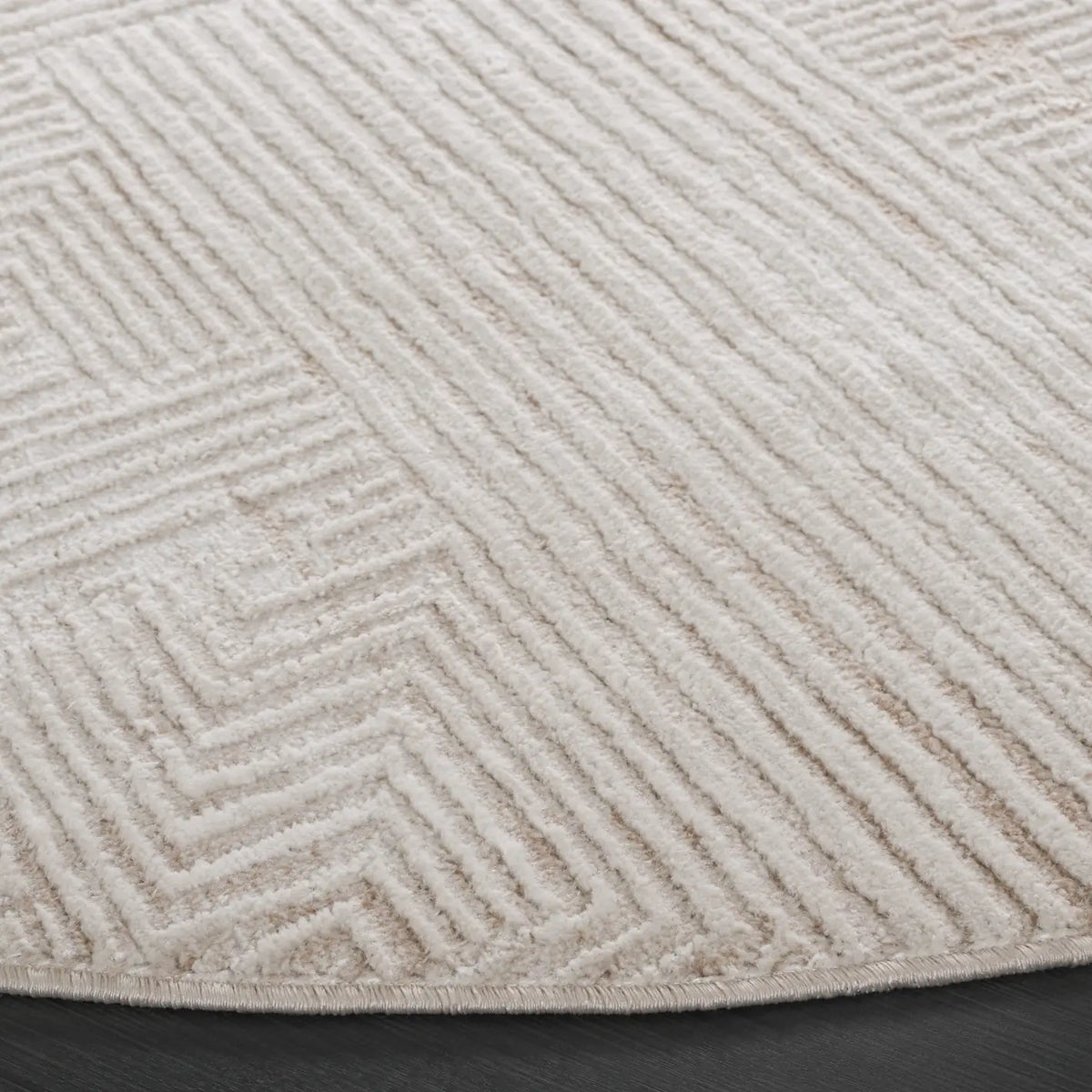 Safavieh Eternal 6'-7" x 6'-7" Rug in Ivory / Beige