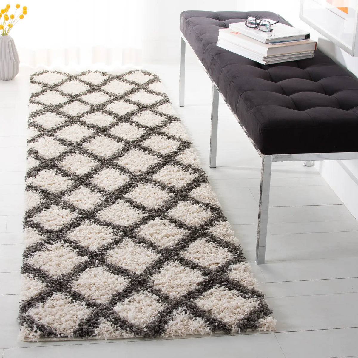 Safavieh Sgd-Dallas Shag 2'-3" x 8'-0" Rug in Ivory / Dark Grey