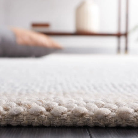 Safavieh Natura 4'-0" x 6'-0" Rug in Ivory / Beige