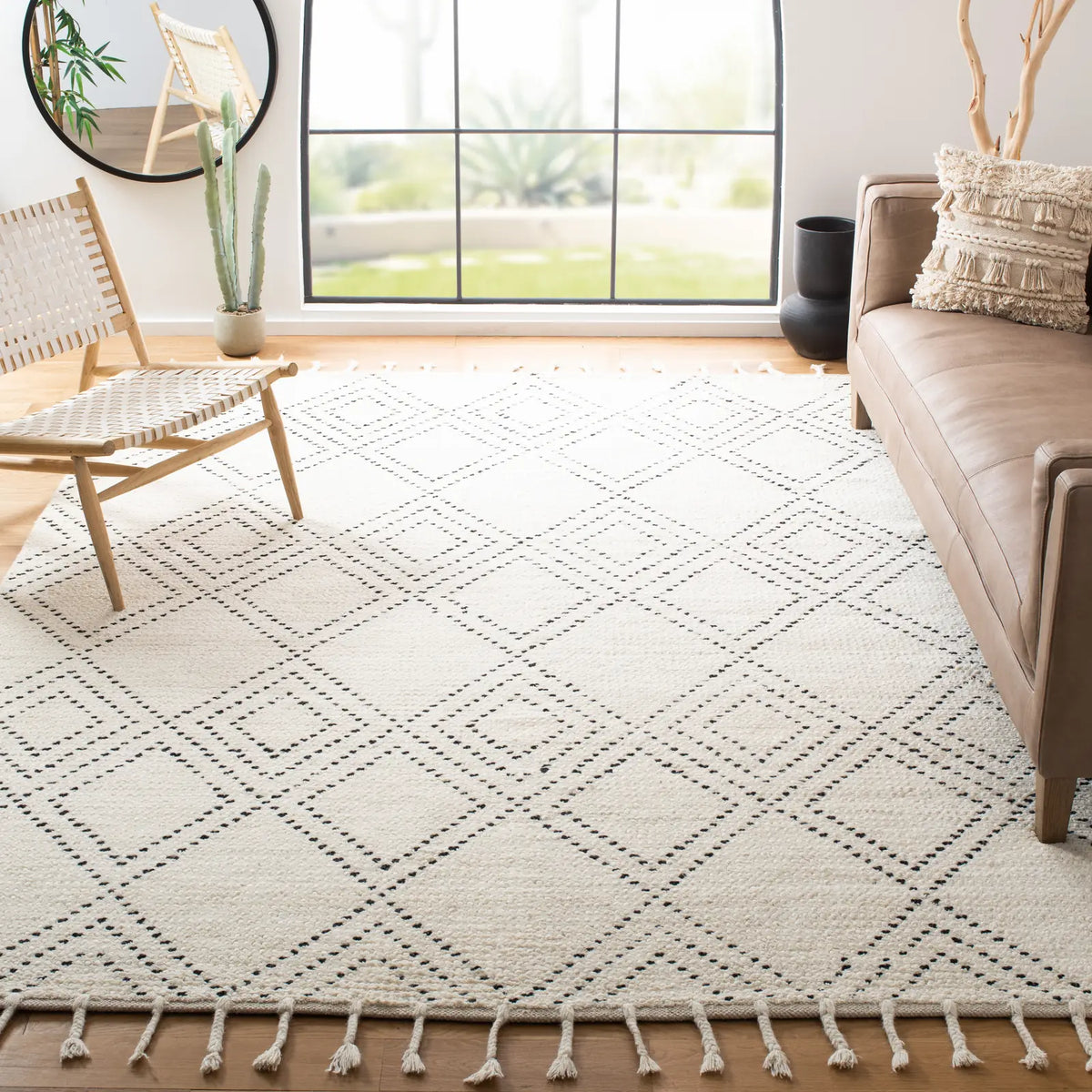 Safavieh Casablanca 8'-0" x 10'-0" Rug in Ivory / Black