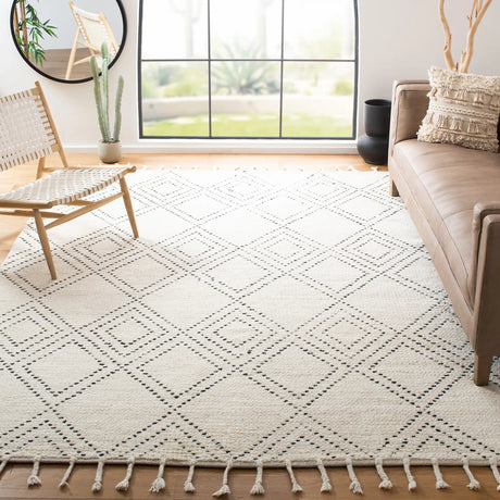 Safavieh Casablanca 8'-0" x 10'-0" Rug in Ivory / Black