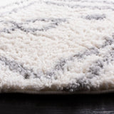 Safavieh Parma Shag 6'-7" x 6'-7" Rug in Cream / Grey
