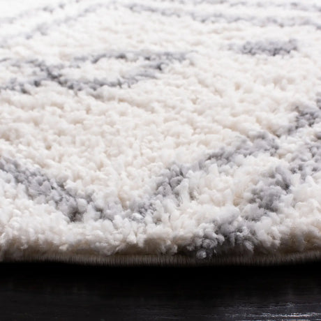 Safavieh Parma Shag 6'-7" x 6'-7" Rug in Cream / Grey