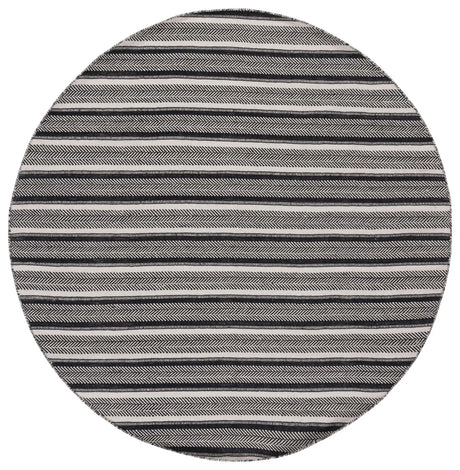 Safavieh Montauk 6'-0" x 6'-0" Rug in Black / Ivory