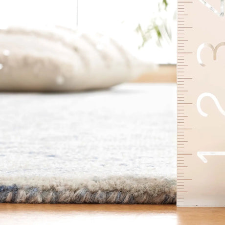Safavieh Abstract 4'-0" x 6'-0" Rug in Blue / Ivory