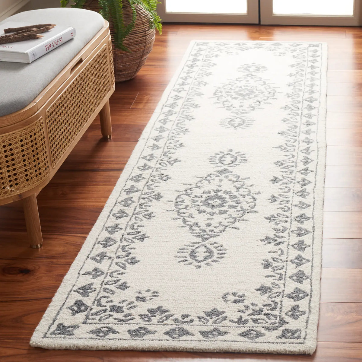 Safavieh Ebony 2'-3" x 9'-0" Rug in Ivory / Grey