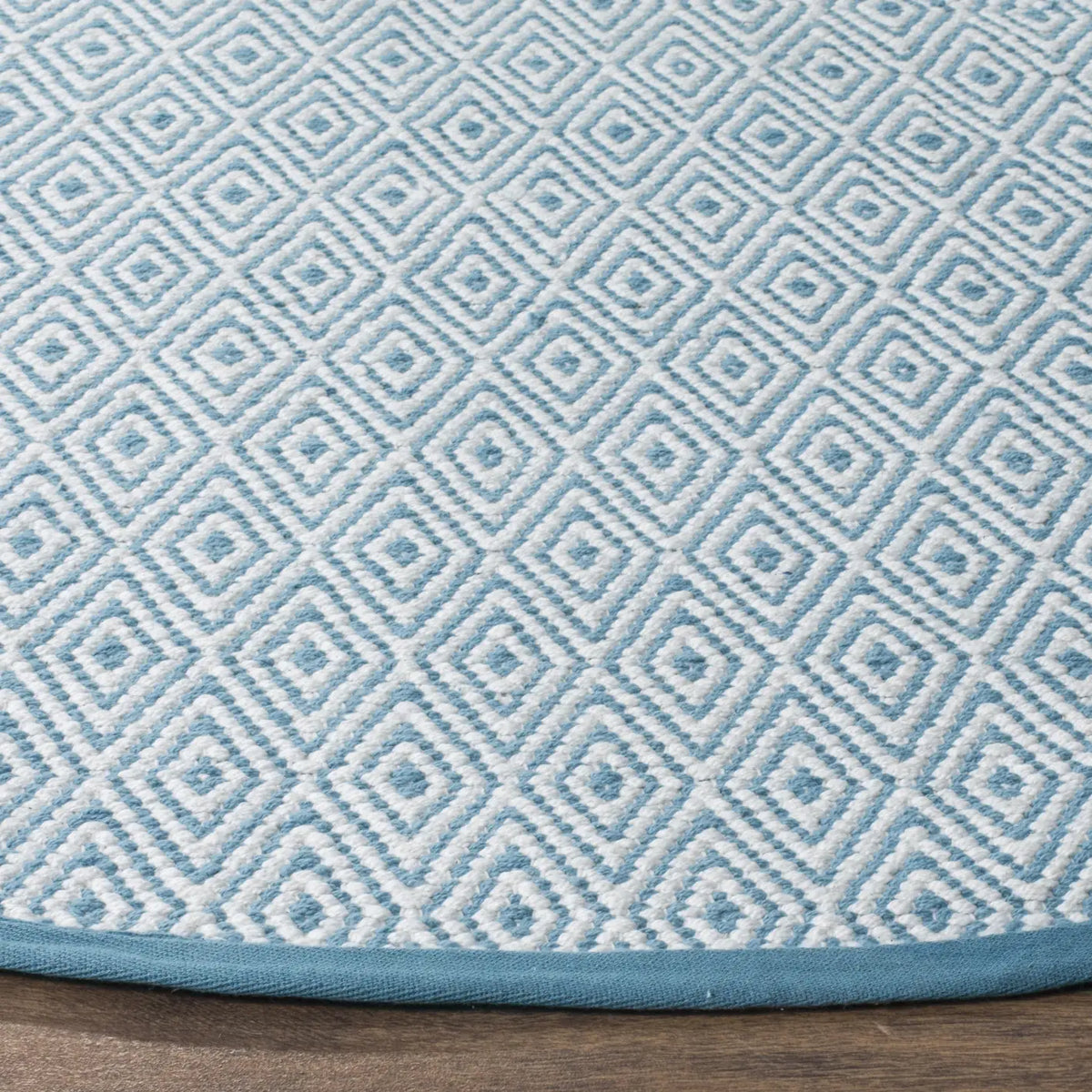 Safavieh Montauk 6'-0" x 6'-0" Rug in Ivory / Light Blue