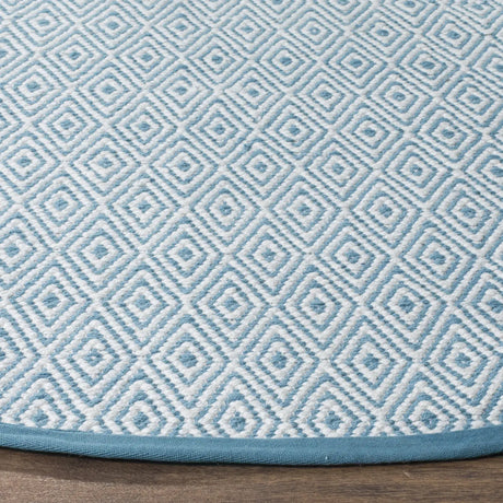Safavieh Montauk 6'-0" x 6'-0" Rug in Ivory / Light Blue